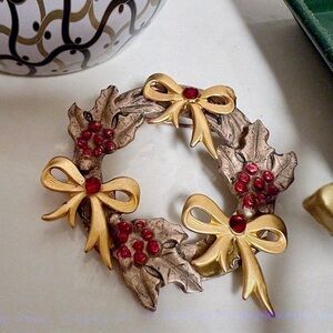 VINTAGE Brooch Holidays Leaf Wreath by Kerissa